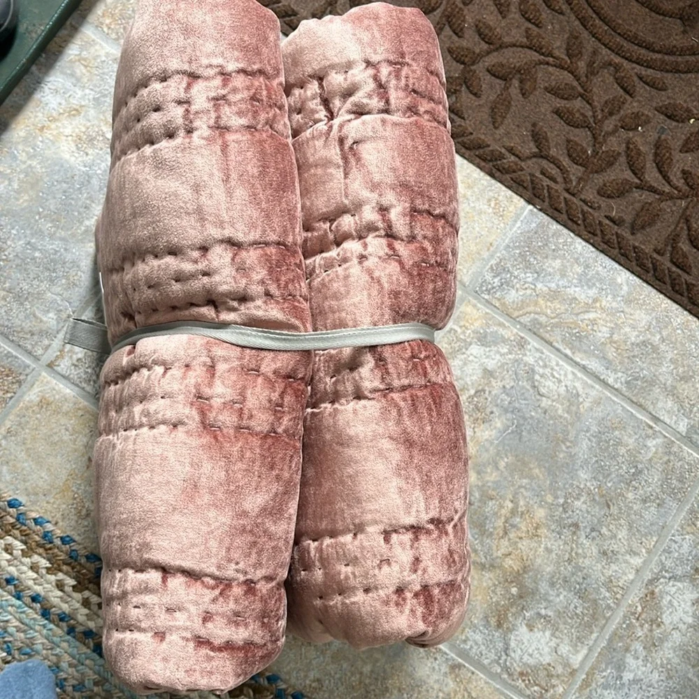 Anthropologie Lustered Velvet Alastair Quilt Size Queen NWT